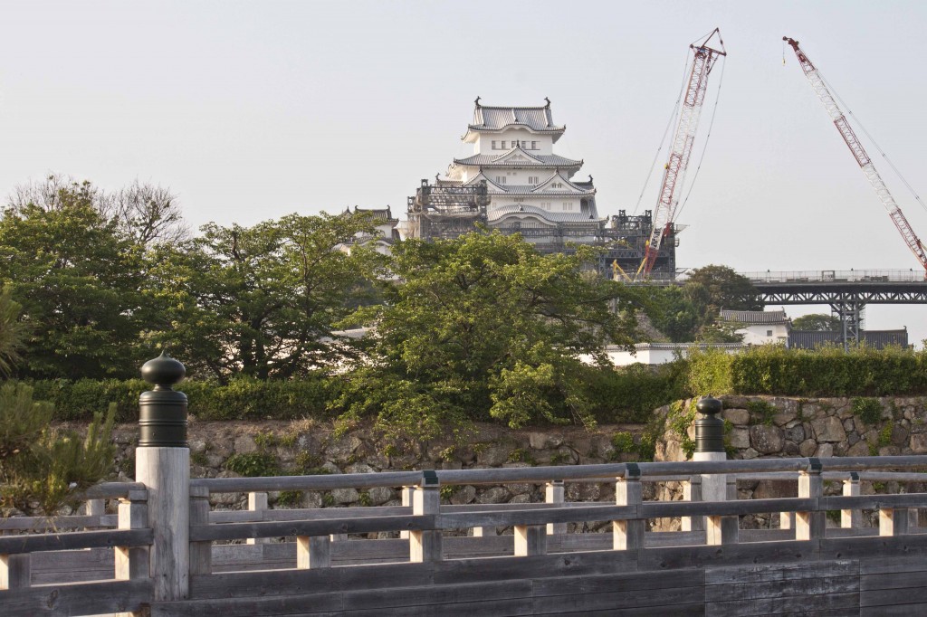 14_姫路城と桜門橋