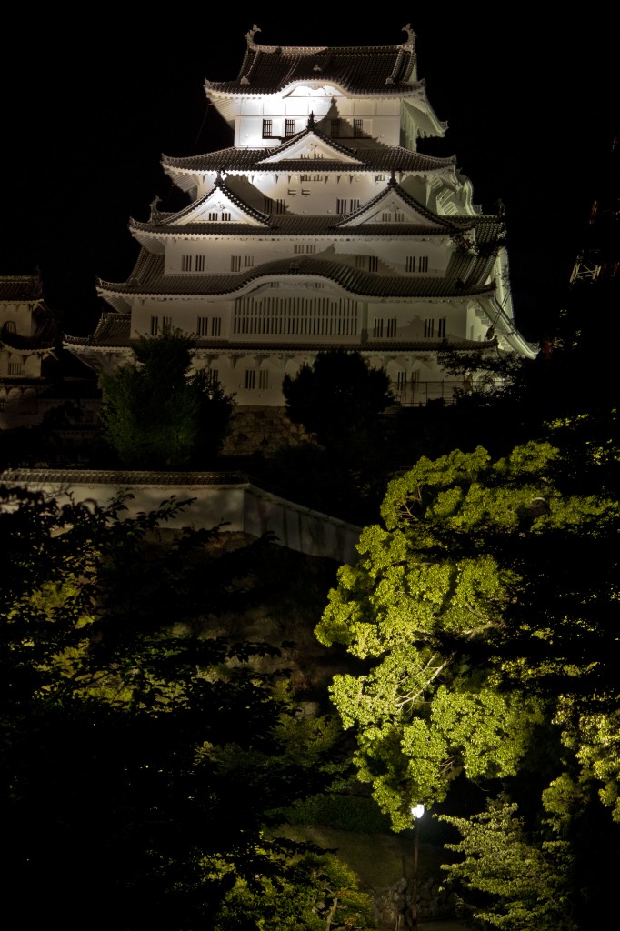 13_姫路城東側と木々の緑