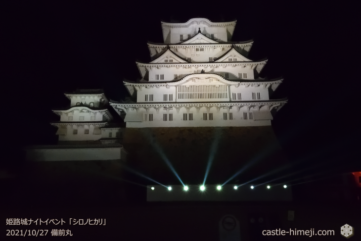 24_通常の白ライトアップでもサーチライトは格別・姫路城『シロノヒカリ』開催中！2021